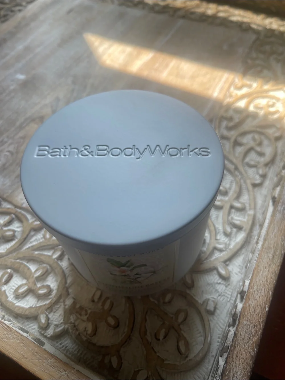 Bath & Body Works Clothesline Breeze Candle - Cream